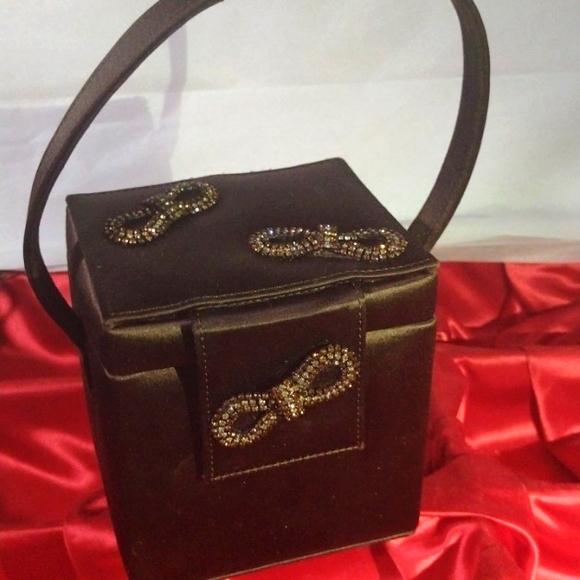 Stuart Weitzman Satin Mini Pill Box Sparkling Embellished ♾️ Infinity 🛍️NWT - Picture 6 of 11